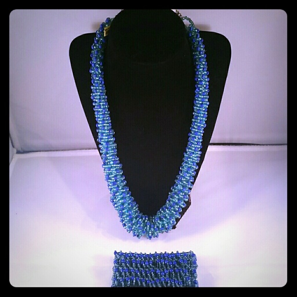 HANDMADE BEADED FROM INDONESIA Jewelry - HANDMADE BEADED NECKLACE AND BRACELET